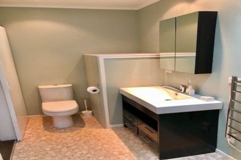 Photo of property in 2/32 Merani Street, Narrow Neck, Auckland, 0622