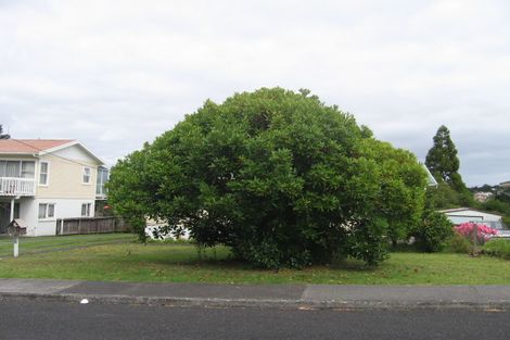 Photo of property in 2/12 Sunnyfield Crescent, Glenfield, Auckland, 0629