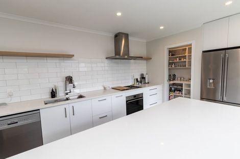 Photo of property in 41 Glanmire Road, Newlands, Wellington, 6037