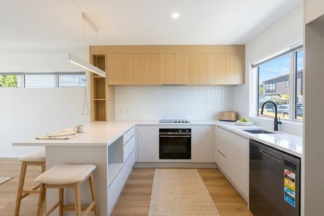 Photo of property in 23b Crosby Road, West Harbour, Auckland, 0618