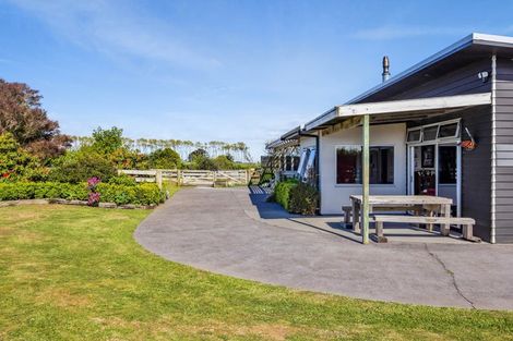 Photo of property in 5674 Mountain Road, Normanby, Hawera, 4673