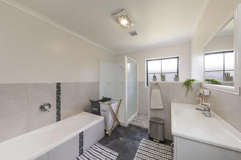 Photo of property in 145 Schnell Drive, Kelvin Grove, Palmerston North, 4414