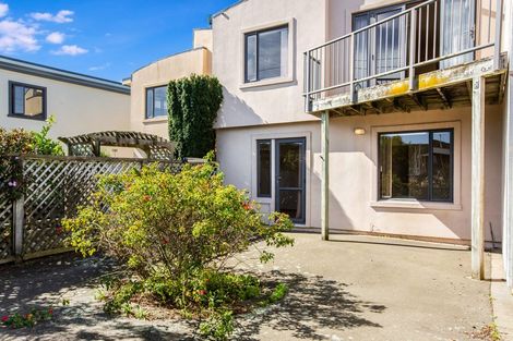 Photo of property in 14 Marina View, Paremata, Porirua, 5026