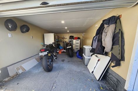 Photo of property in 92 Ruskin Road, Newlands, Wellington, 6037