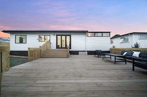 Photo of property in 40 West Harbour Drive, West Harbour, Auckland, 0618