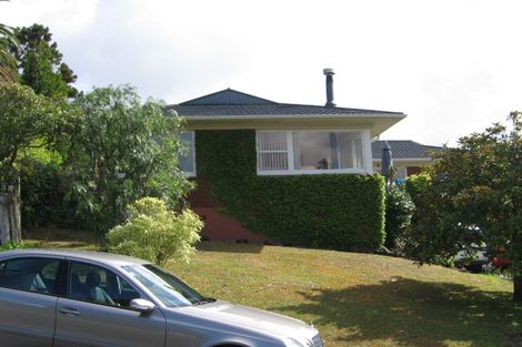 Photo of property in 18 Garmons Way, Castor Bay, Auckland, 0620