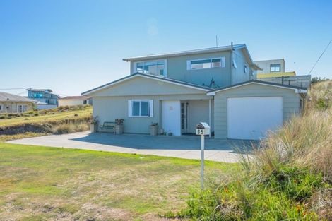 Photo of property in 35 Marine Parade South, Foxton Beach, Foxton, 4815