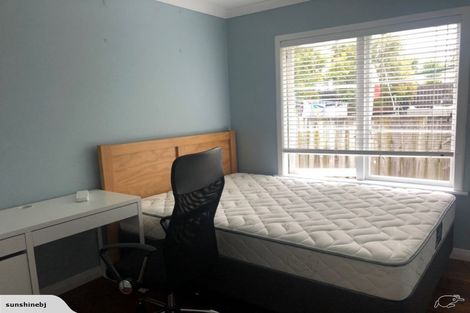 Photo of property in 1/53 Tramway Road, Beach Haven, Auckland, 0626