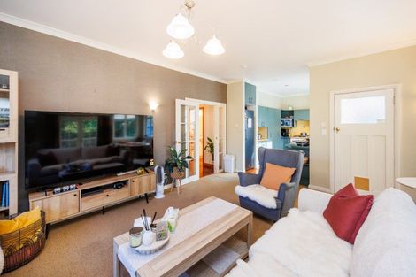 Photo of property in 27 Pahiatua Street, Hokowhitu, Palmerston North, 4410