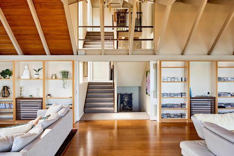 Photo of property in 24 Richmond Road, Mahina Bay, Lower Hutt, 5013