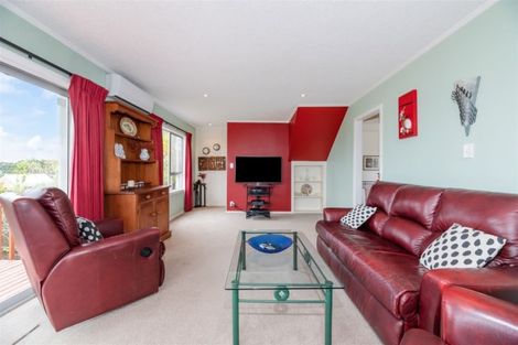 Photo of property in 2/41 Telstar Place, Beach Haven, Auckland, 0626