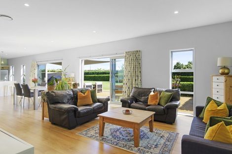 Photo of property in 14 Whitcombe Place, Darfield, 7571