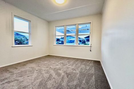 Photo of property in 15 Farnborough Crescent, Mangere, Auckland, 2022