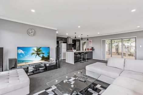 Photo of property in 22 Brownlee Place, Pukekohe, 2120