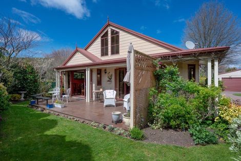 Photo of property in 19 Gibbs Place, Kinloch, Taupo, 3377