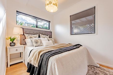 Photo of property in 2/104 Ocean View Road, Northcote, Auckland, 0627