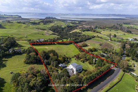 Photo of property in 26 Crosland Road, South Head, Helensville, 0874