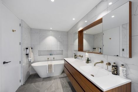 Photo of property in 9 Craig Road, Milford, Auckland, 0620