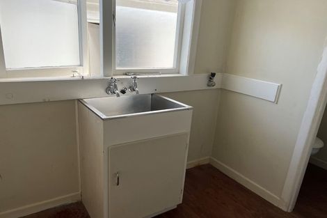 Photo of property in 57 Yeovil Road, Te Atatu Peninsula, Auckland, 0610