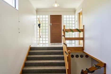 Photo of property in 17 Olivia Crescent, Tawa, Wellington, 5028