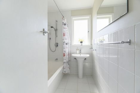 Photo of property in 18 Huruhuru Road, Massey, Auckland, 0614