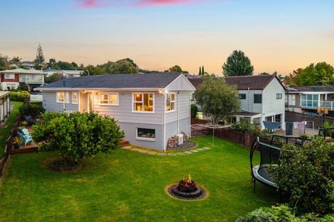 Photo of property in 7 Beechdale Crescent, Pakuranga Heights, Auckland, 2010