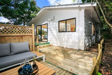 Photo of property in 2/21 Greenvalley Rise, Glenfield, Auckland, 0629