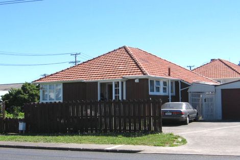 Photo of property in 2/39 Carr Road, Three Kings, Auckland, 1042