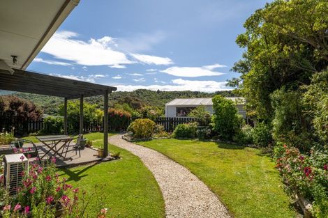 Photo of property in 169 Waikawa Road, Picton, 7220