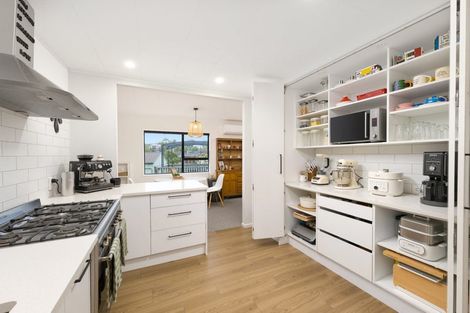 Photo of property in 9 West Harbour Drive, West Harbour, Auckland, 0618
