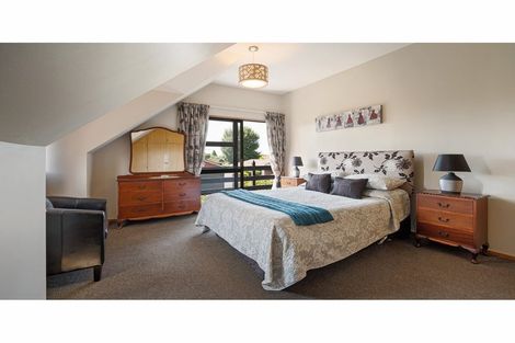 Photo of property in 2 Elsom Lane, Avonhead, Christchurch, 8042