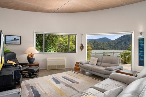 Photo of property in 16 Old Coach Road, Havelock, 7100