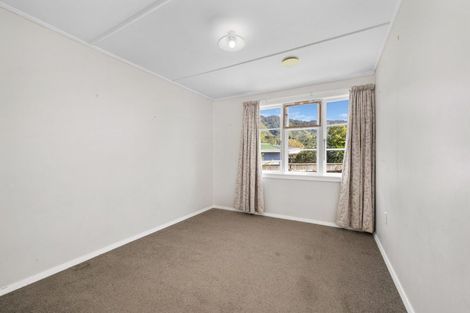 Photo of property in 27 Oxford Street, Picton, 7220