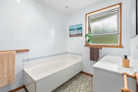 Photo of property in 6 Domain Road, Waipawa, 4210