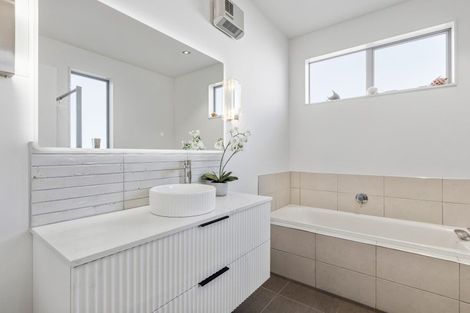 Photo of property in 40a Matakatia Parade, Matakatia, Whangaparaoa, 0930