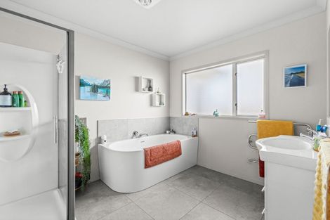 Photo of property in 19 Pania Place, Poraiti, Napier, 4112
