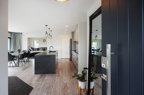 Photo of property in 30 Atlantic Drive, Fitzherbert, Palmerston North, 4410