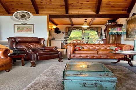 Photo of property in 556 Scenic Drive, Waiatarua, Auckland, 0612