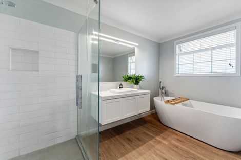 Photo of property in 8 Pukatea Lane, Kinloch, Taupo, 3377