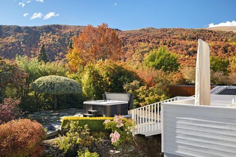 Photo of property in 13 Argyle Place, Arrowtown, 9302