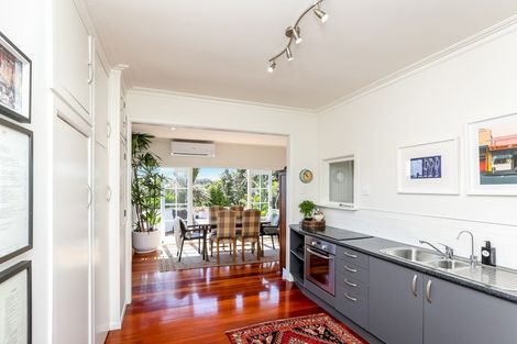 Photo of property in 81 Paynters Avenue, Strandon, New Plymouth, 4312