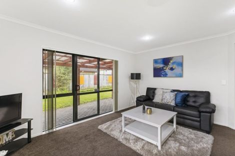 Photo of property in 17 Magic Way, Randwick Park, Auckland, 2105