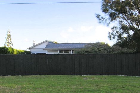 Photo of property in 4 Hemara Street, Waikanae Beach, Waikanae, 5036