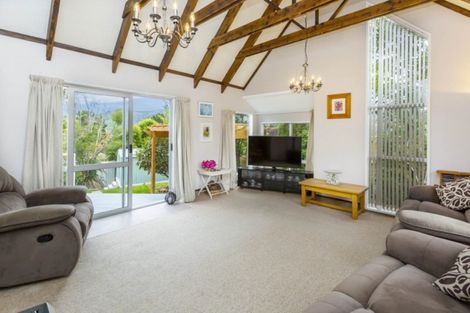 Photo of property in 2 Serenity Grove, Maoribank, Upper Hutt, 5018