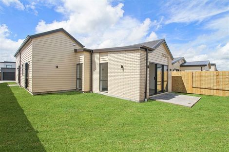 Photo of property in 7 Poutawa Lane, Clarks Beach, 2122