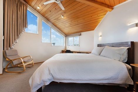 Photo of property in 7b Peter Terrace, Castor Bay, Auckland, 0620