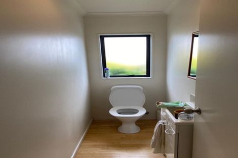 Photo of property in 2/662 East Coast Road, Pinehill, Auckland, 0630