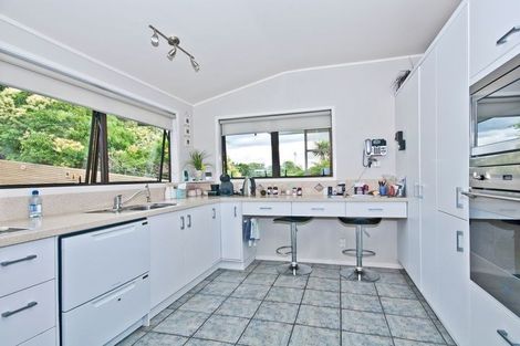 Photo of property in 209 Golf Road, Titirangi, Auckland, 0604