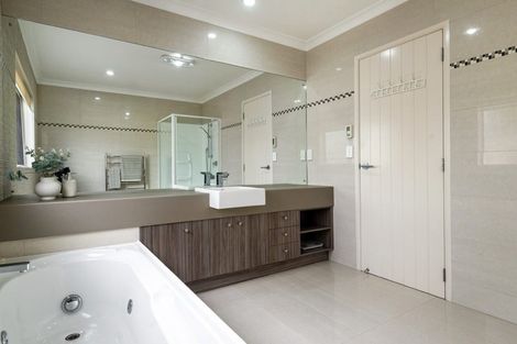 Photo of property in 42 Laurel Oak Drive, Schnapper Rock, Auckland, 0632