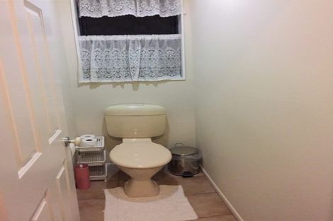 Photo of property in 1 Berkshire Terrace, Massey, Auckland, 0614